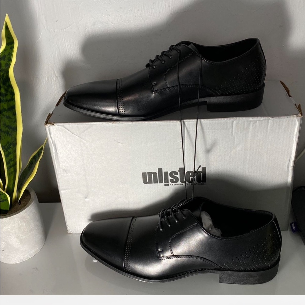 Kenneth Cole Black Leather Oxfords‎